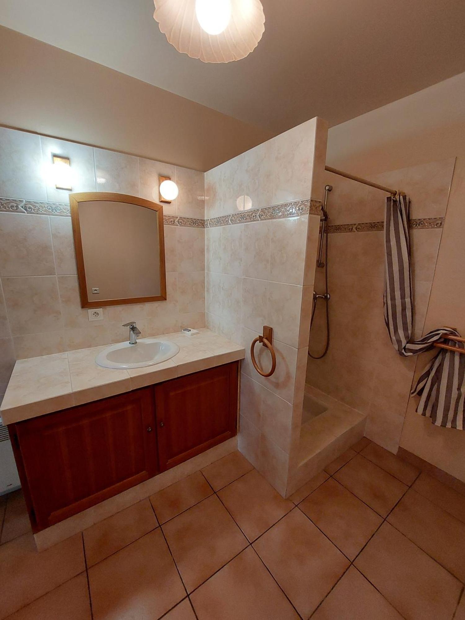 Mas Fontclaire - Sommieres Apartment Bagian luar foto