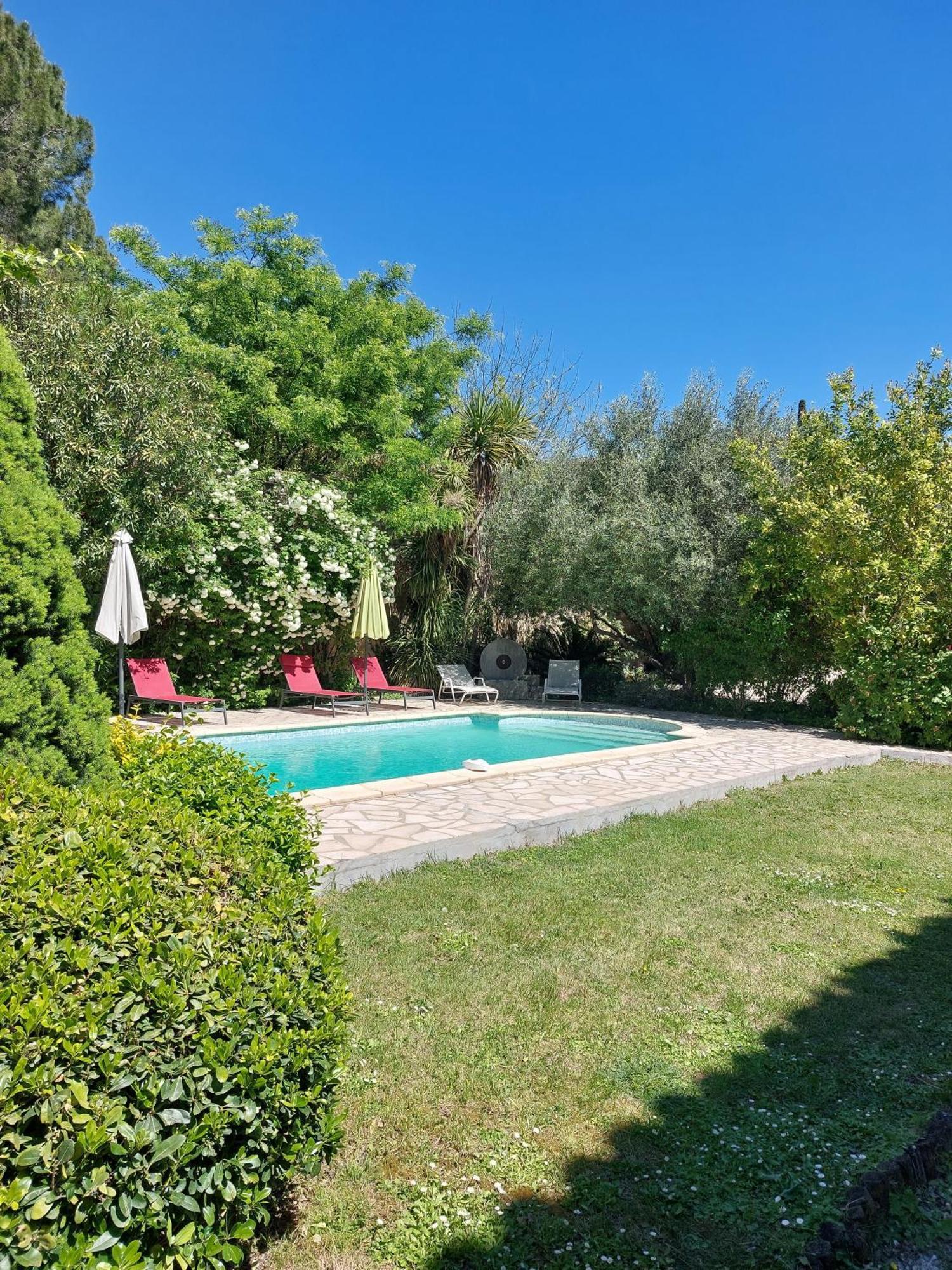 Mas Fontclaire - Sommieres Apartment Bagian luar foto